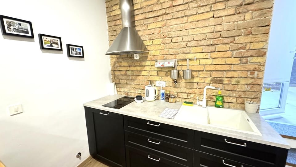 Bathroom, Breakfast