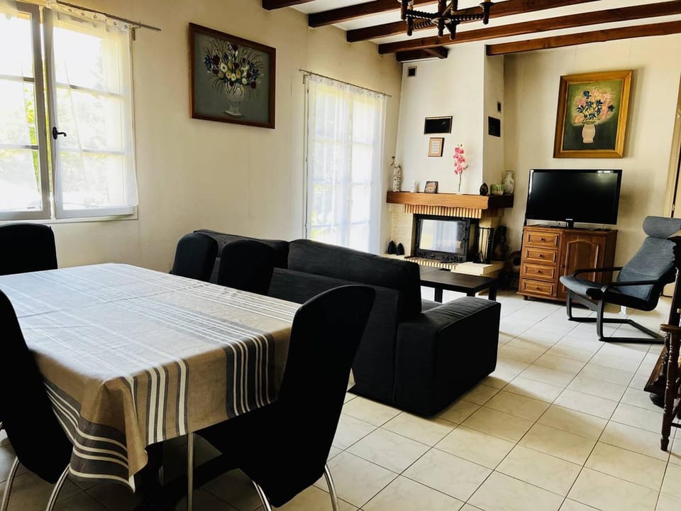 Maison basque à Espelette, 3 chambres, 5+2 pers, animaux admis, internet House in Espelette