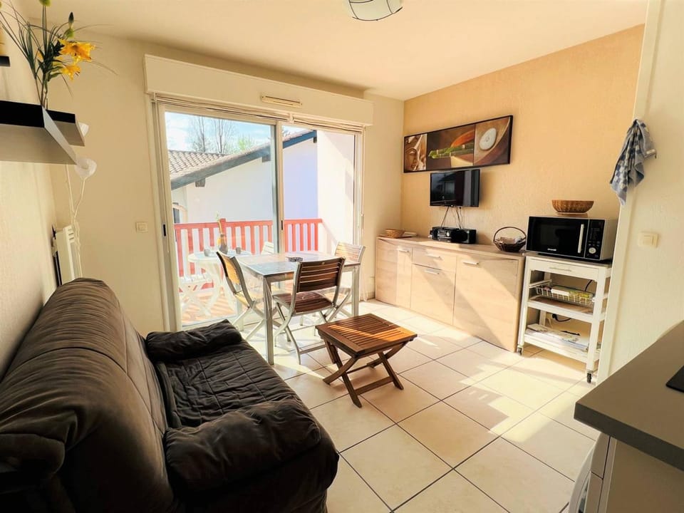 Appartement T1 bis à Cambo-les-Bains avec terrasse - FR-1-495-4 Apartment in French Basque Country