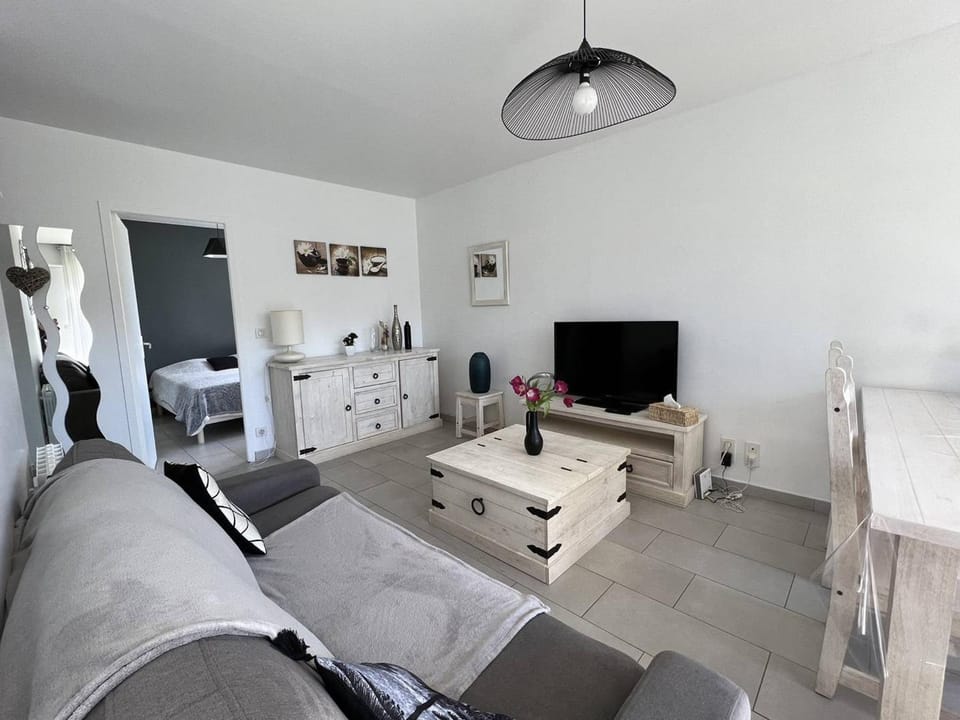Cambo : T2 Lumineux avec Terrasse Sud, Wifi & Parking Apartment in French Basque Country