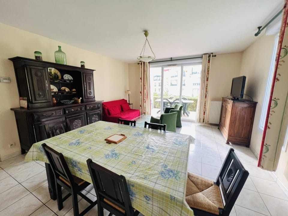 CAMBO: Appartement T3 4 couchages avec terrasse - FR-1-495-18 Apartment in French Basque Country