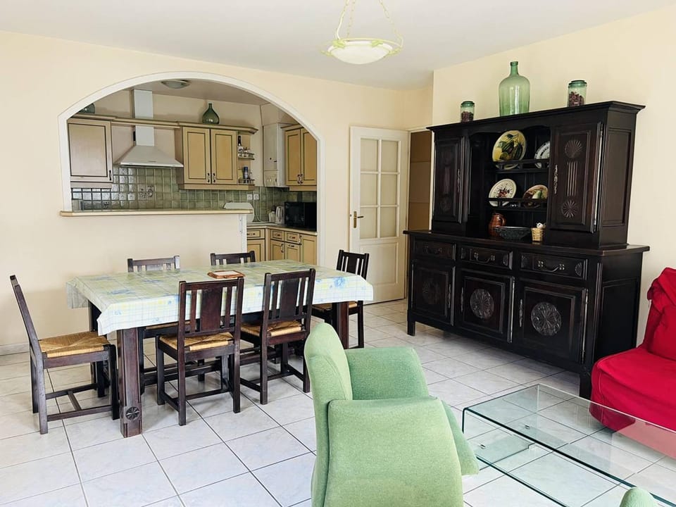 CAMBO: Appartement T3 4 couchages avec terrasse - FR-1-495-18 Apartment in French Basque Country