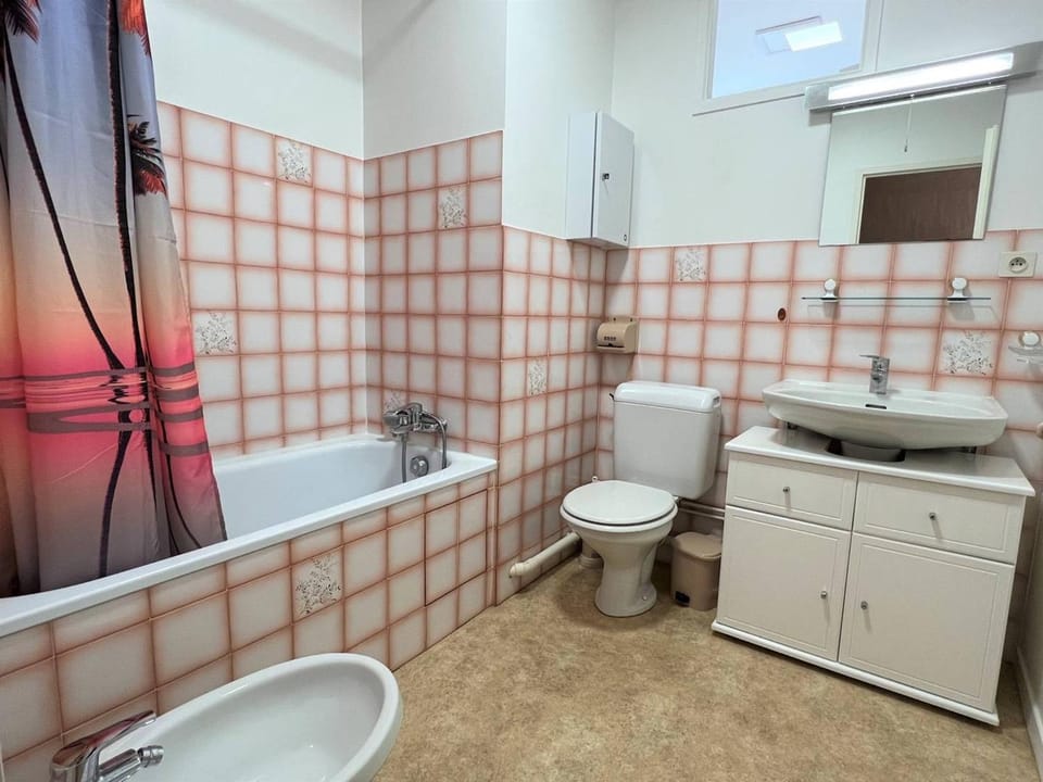 Cambo-les-Bains : T1 Bis lumineux avec balcon, parking, animaux admis - FR-1-495-31 Apartment in French Basque Country