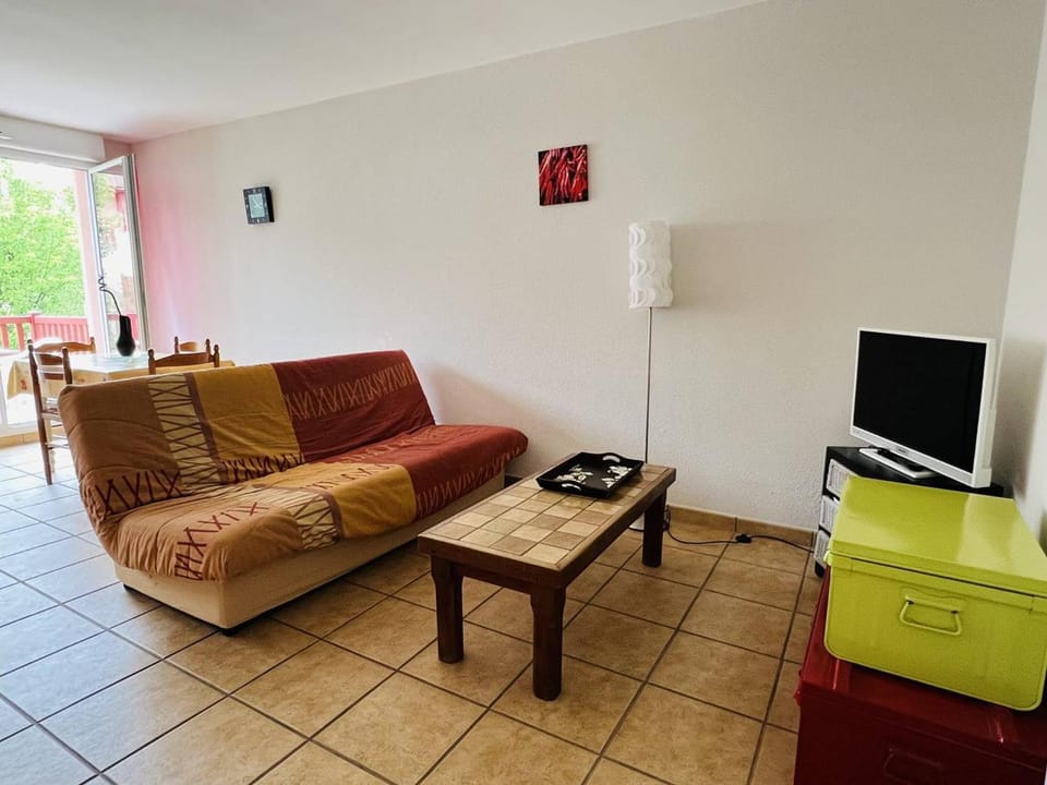 Appartement F2 avec piscine et parking à Cambo-les-Bains - FR-1-495-36 Apartment in French Basque Country