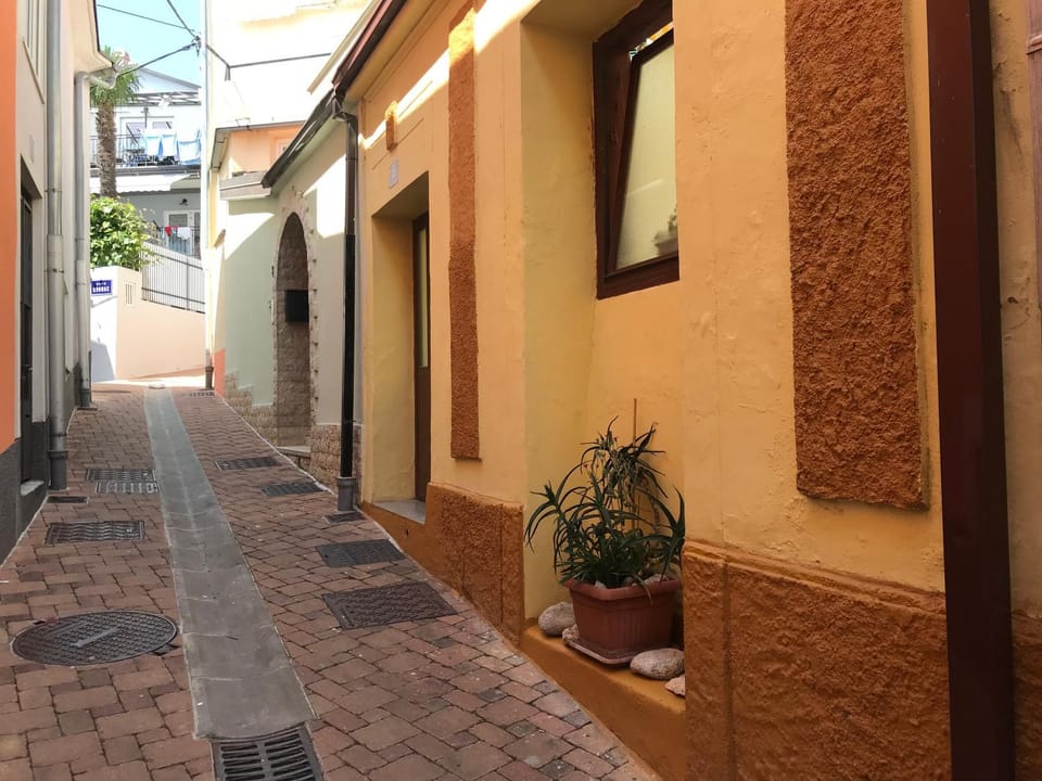 Facade/entrance, Street view
