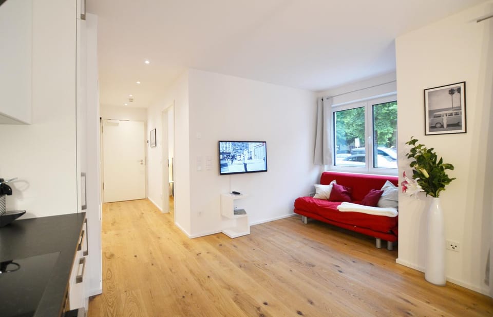 Bed, TV and multimedia, Living room, Seating area