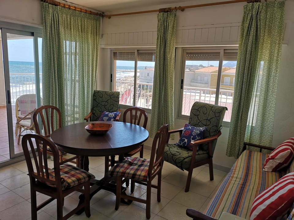 Living room, Dining area, Sea view