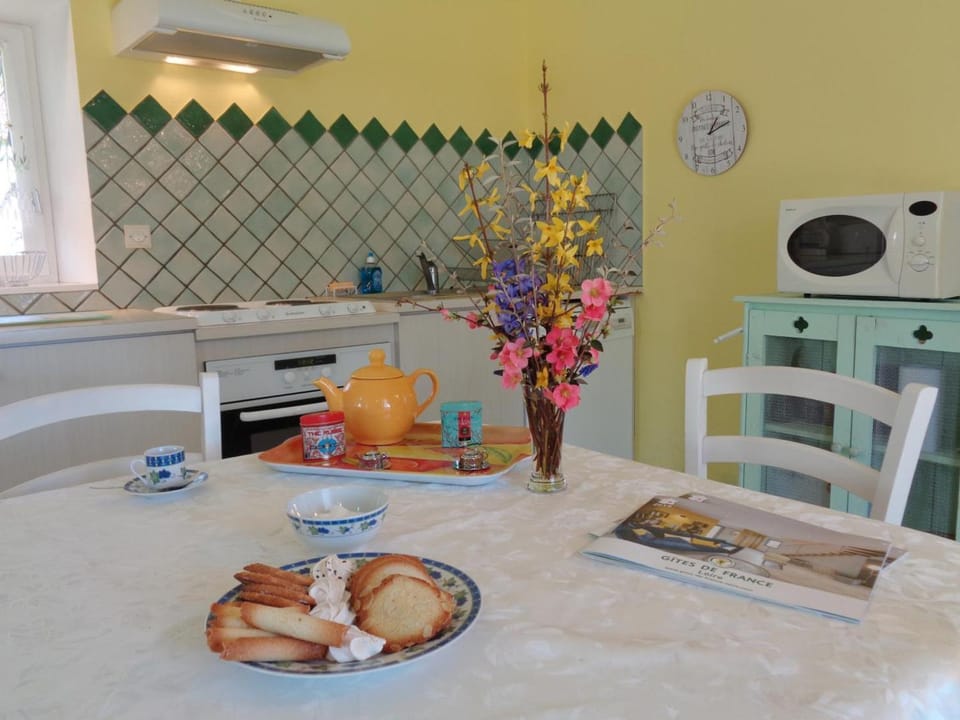 Charmant gîte avec jardin privatif à Lentigny - FR-1-496-129 House in Auvergne-Rhône-Alpes