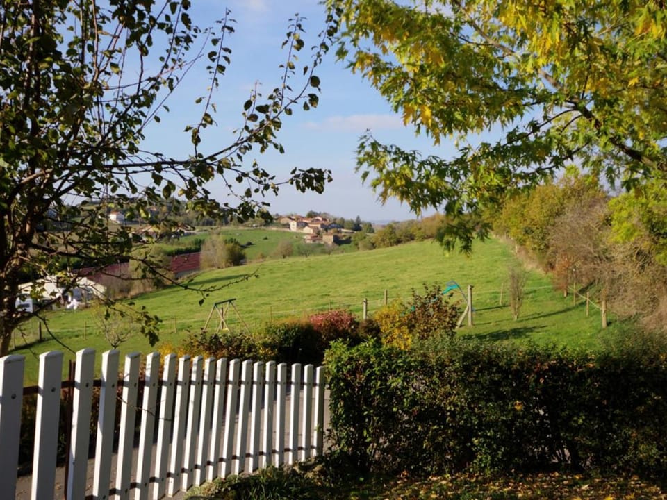 Gîte confortable 2 chambres avec animaux acceptés en pleine campagne - FR-1-496-130 House in Auvergne-Rhône-Alpes