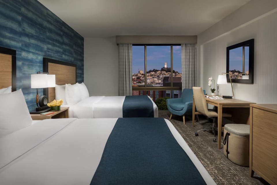 Photo of the whole room, City view