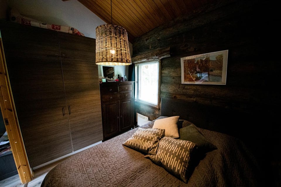 Bed, Photo of the whole room, wardrobe
