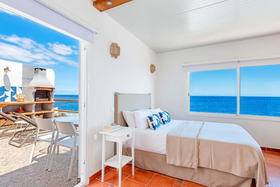 Bed, Sea view