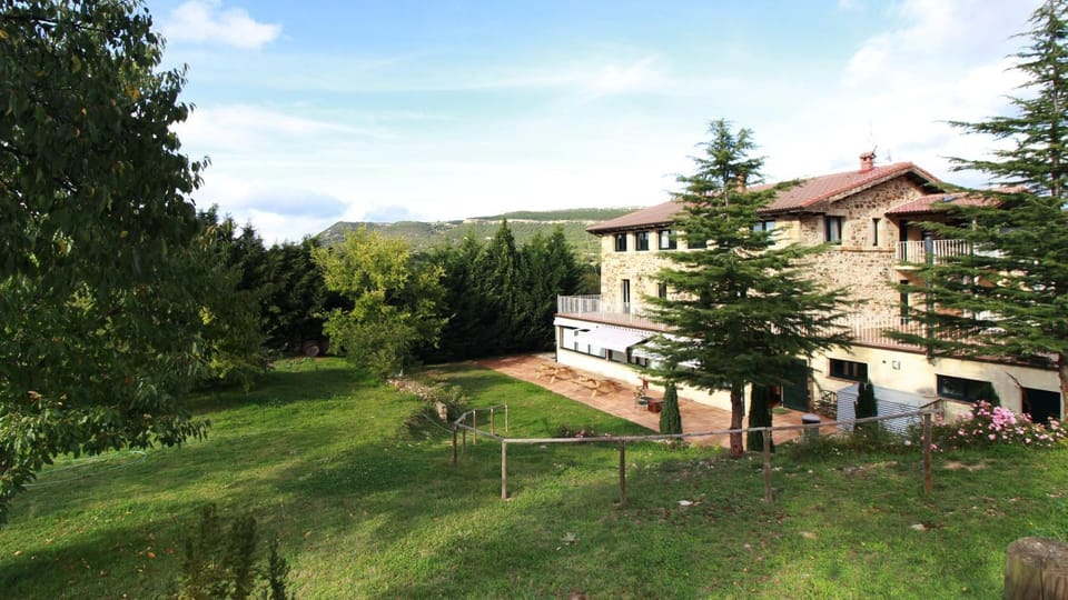 Property building, Off site, Garden, On site, Location