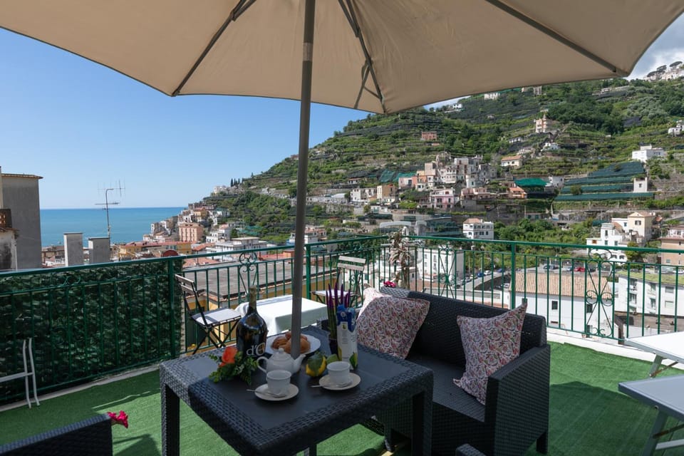 Property building, Patio, Balcony/Terrace