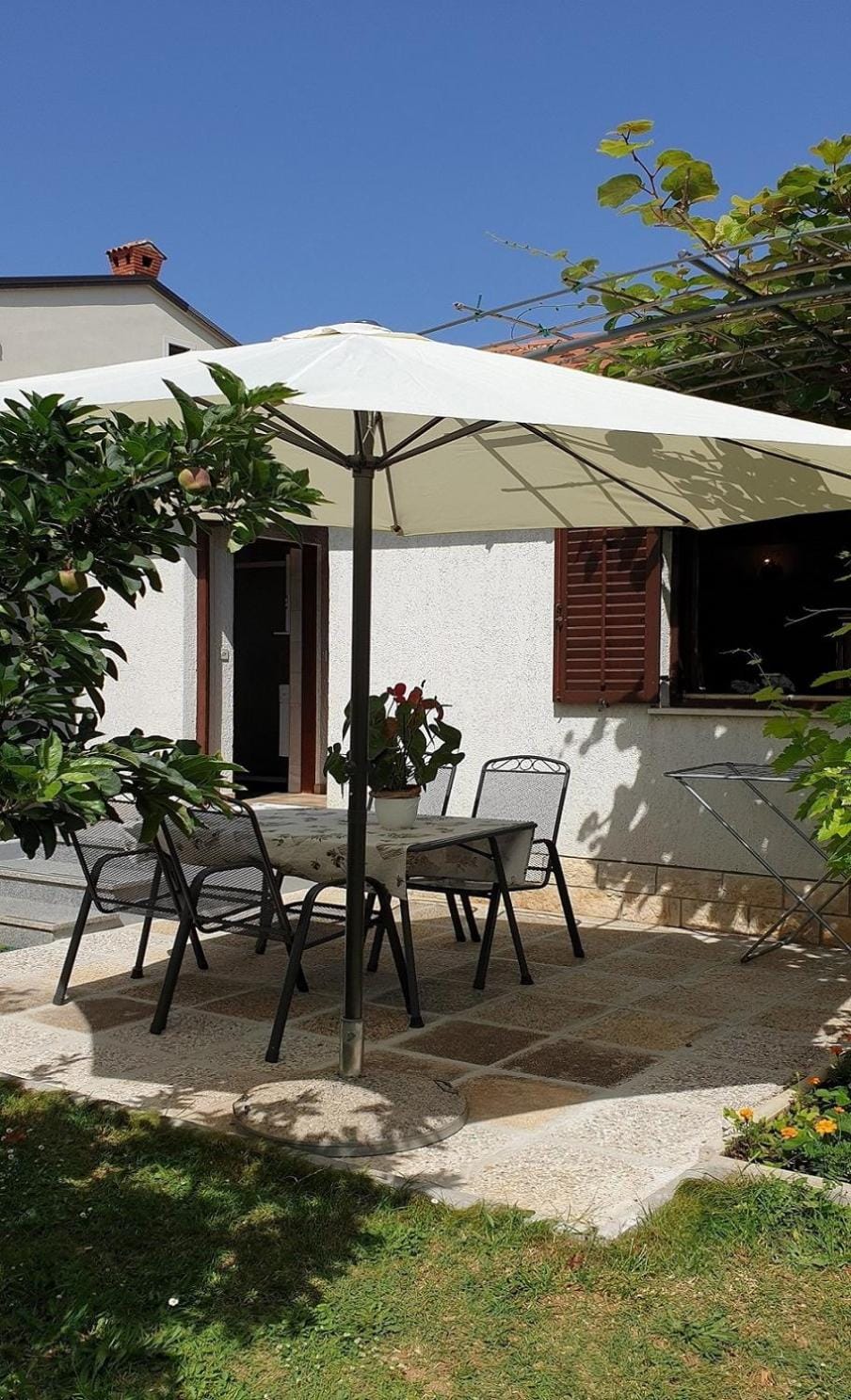 Patio, BBQ facilities