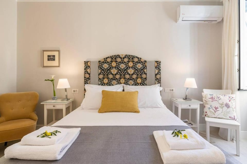 Bed, Bedroom, air conditioner