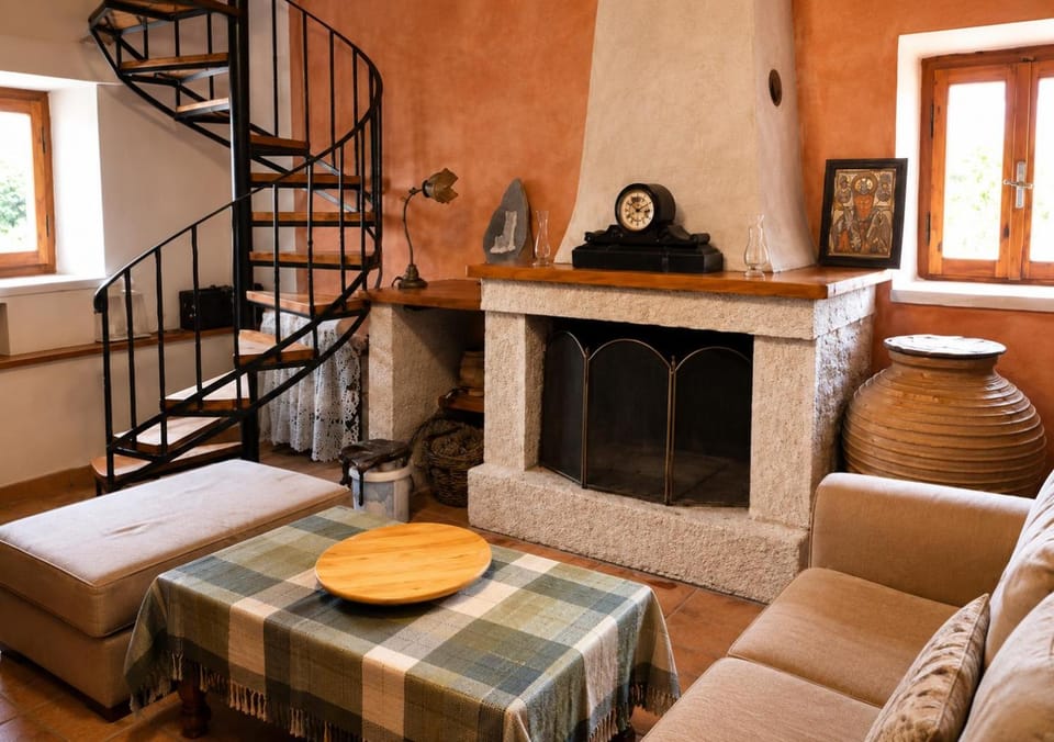 TV and multimedia, Living room, Seating area, fireplace