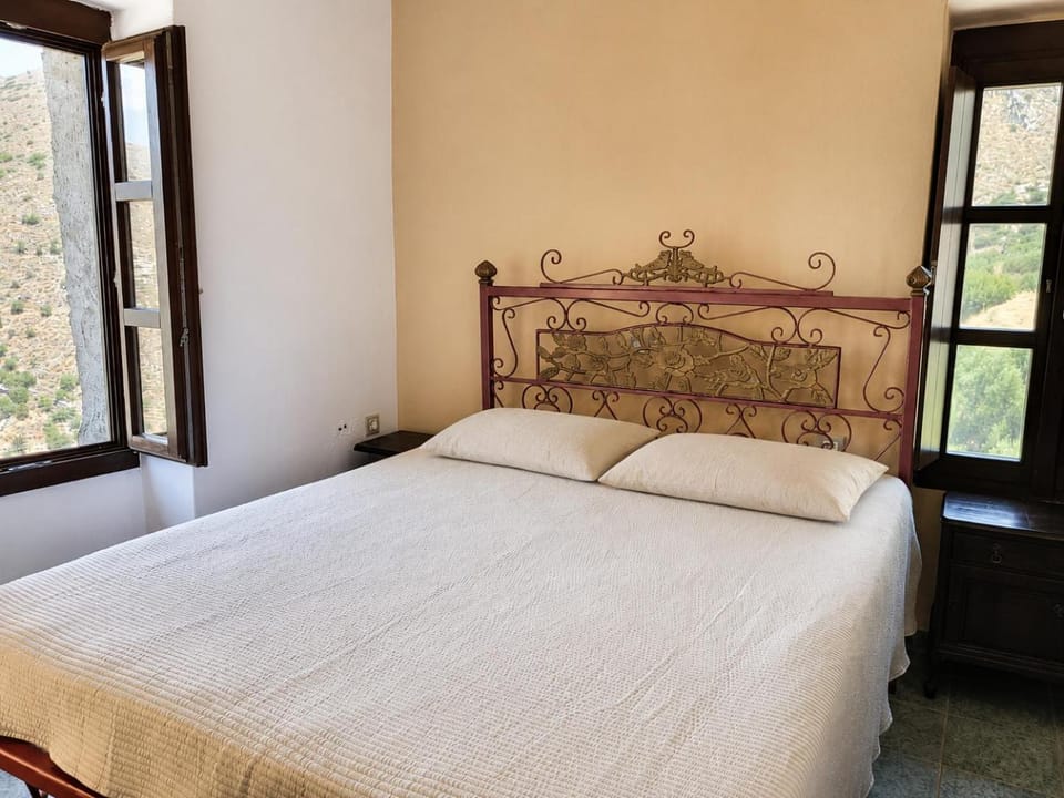 Bed, Bedroom, air conditioner