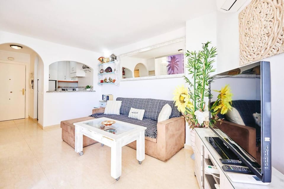 TV and multimedia, Seating area, Dining area, kitchen