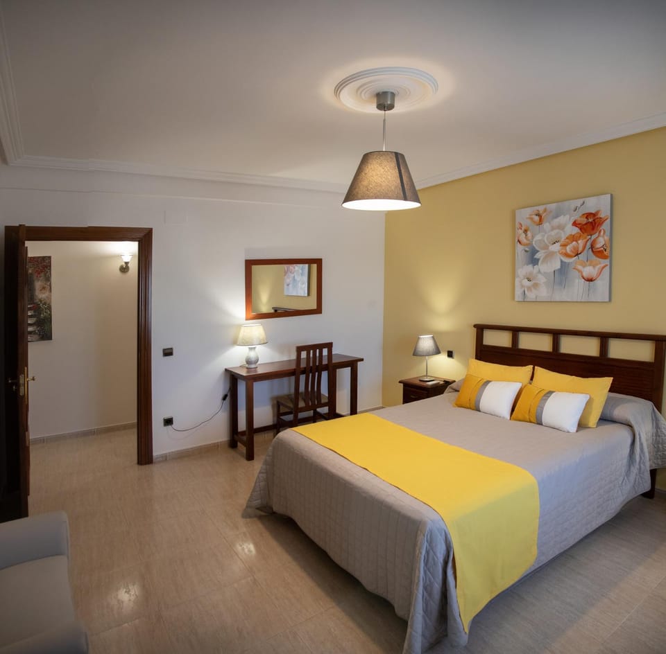Bed, Photo of the whole room, Bedroom, heating, internet, air conditioner