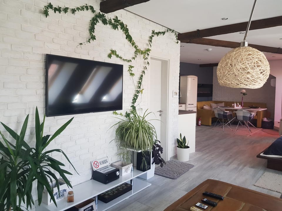 TV and multimedia, Living room, Seating area