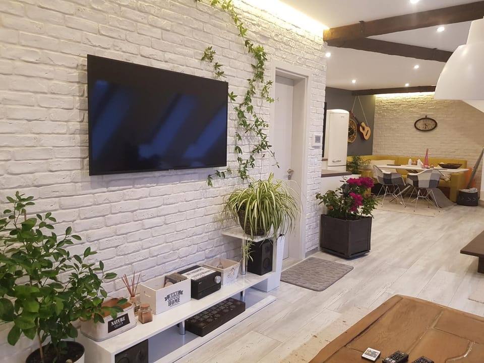 Communal lounge/ TV room, TV and multimedia, Seating area