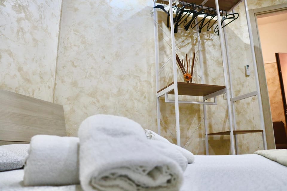 Bed, Photo of the whole room, Bedroom, towels