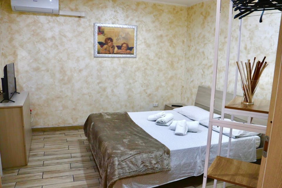 Bed, Photo of the whole room, Bedroom, towels, air conditioner