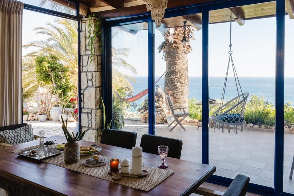 Day, Natural landscape, Balcony/Terrace, Seating area, Dining area, Food, Sea view