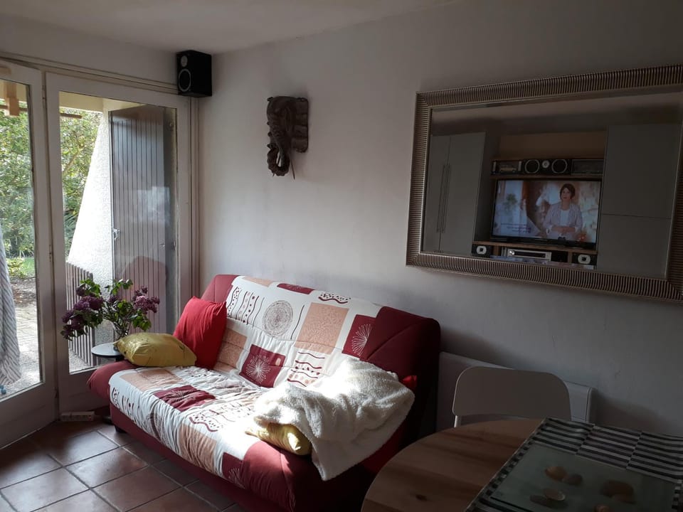 Communal lounge/ TV room, Living room, Seating area
