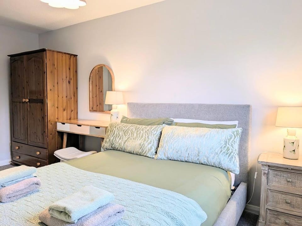 Bed, Bedroom, wardrobe
