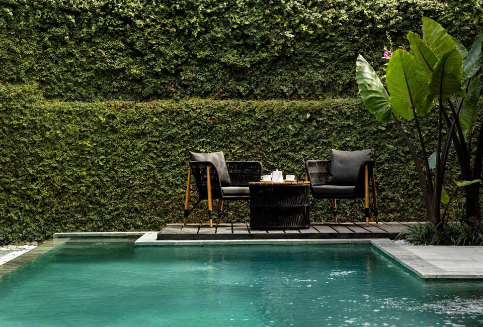 Pool view, Pool view