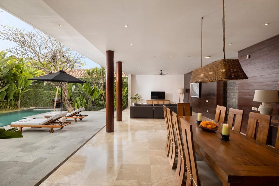 Living room, Seating area, Dining area