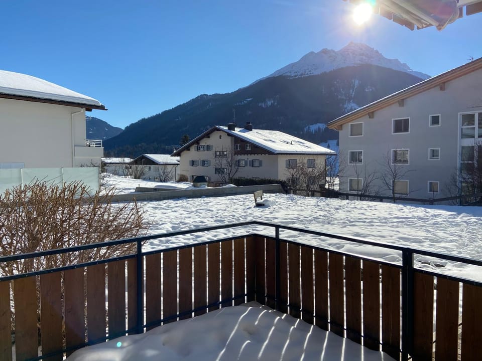 Balcony/Terrace, Mountain view
