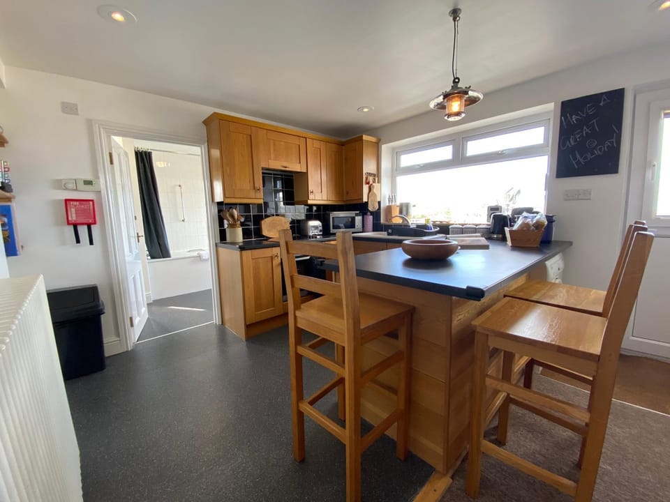 Kitchen or kitchenette, Dining area, kitchen