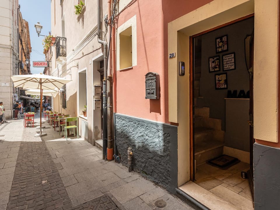 Facade/entrance, Neighbourhood, Street view