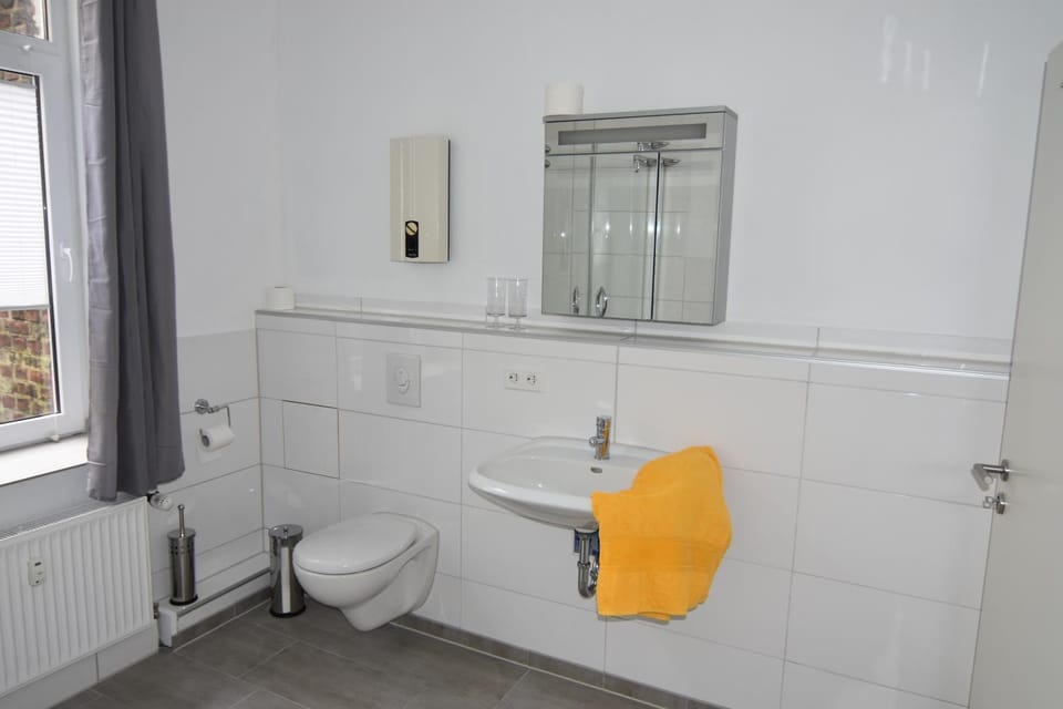 Bathroom, Photo of the whole room, Decorative detail
