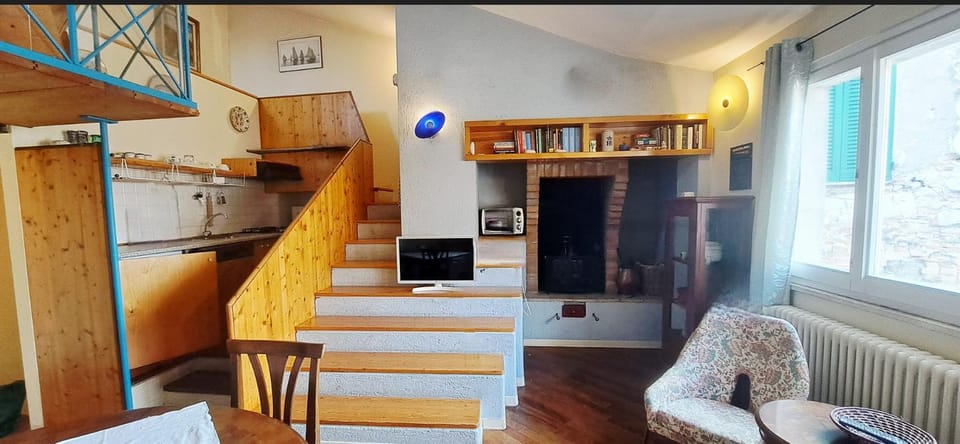 Kitchen or kitchenette, Living room, Seating area, Dining area, oven, stove