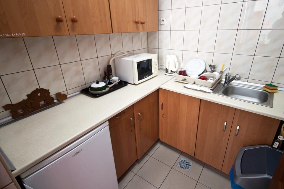 Kitchen or kitchenette, Communal kitchen