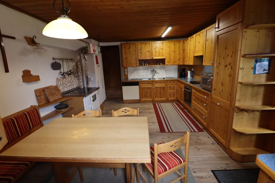 Kitchen or kitchenette, Communal kitchen, kitchen