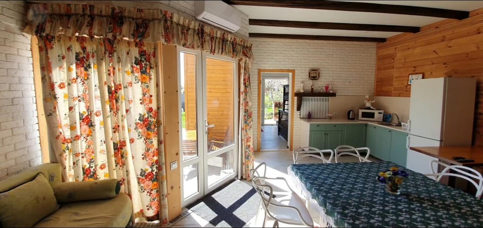 Living room, Decorative detail, Seating area, Dining area, Bedroom