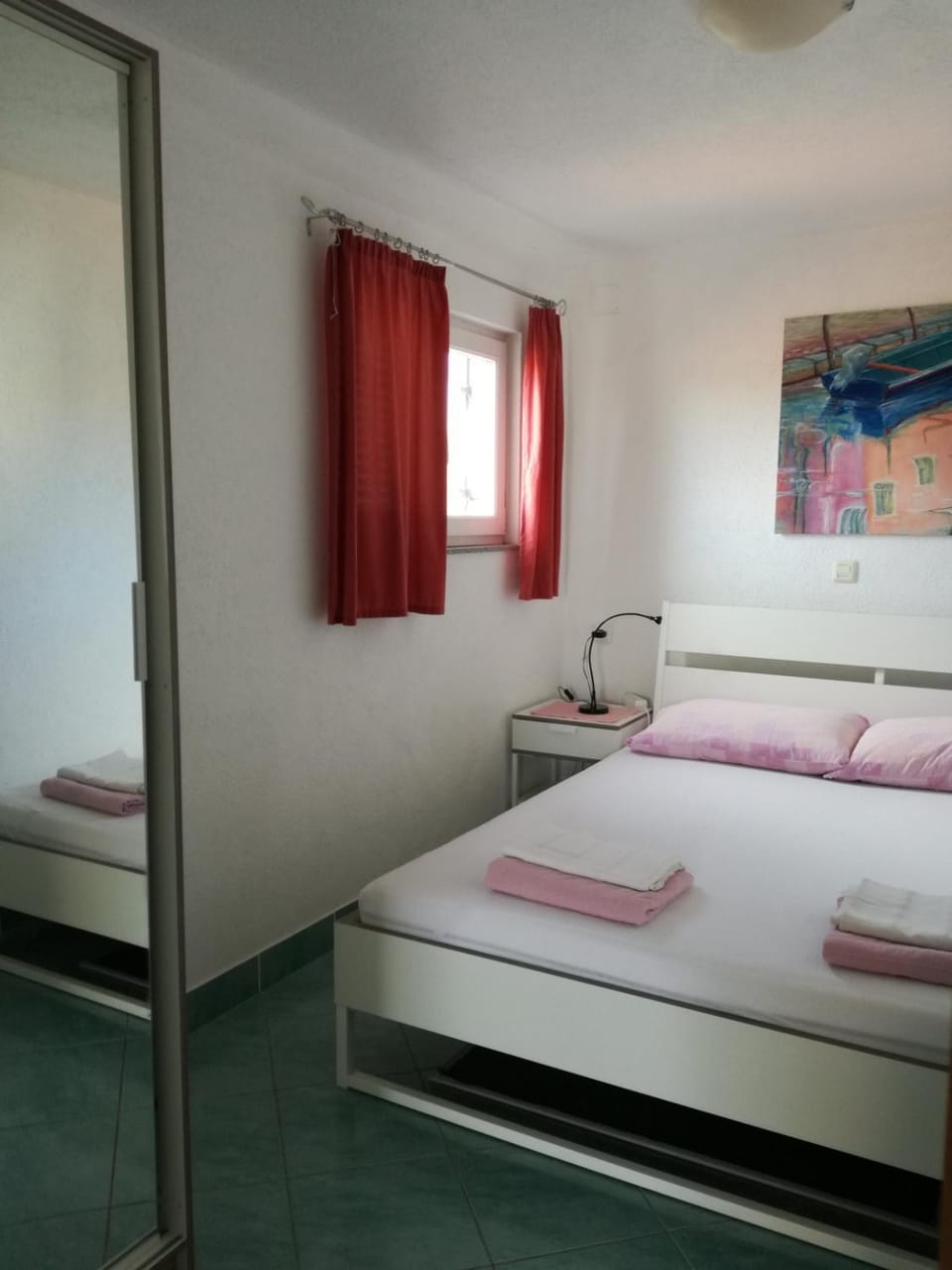 Photo of the whole room, Bedroom