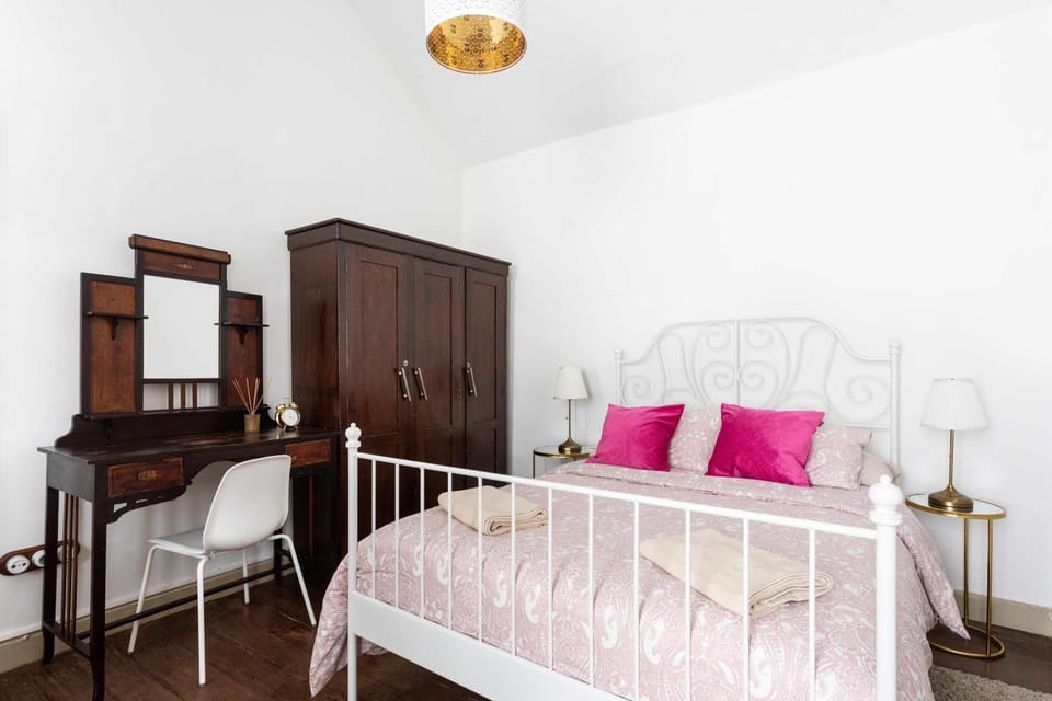 Bed, Photo of the whole room