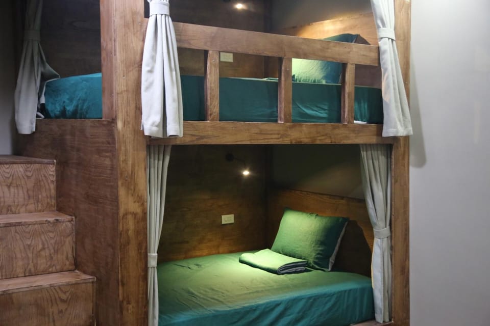 Bedroom, bunk bed