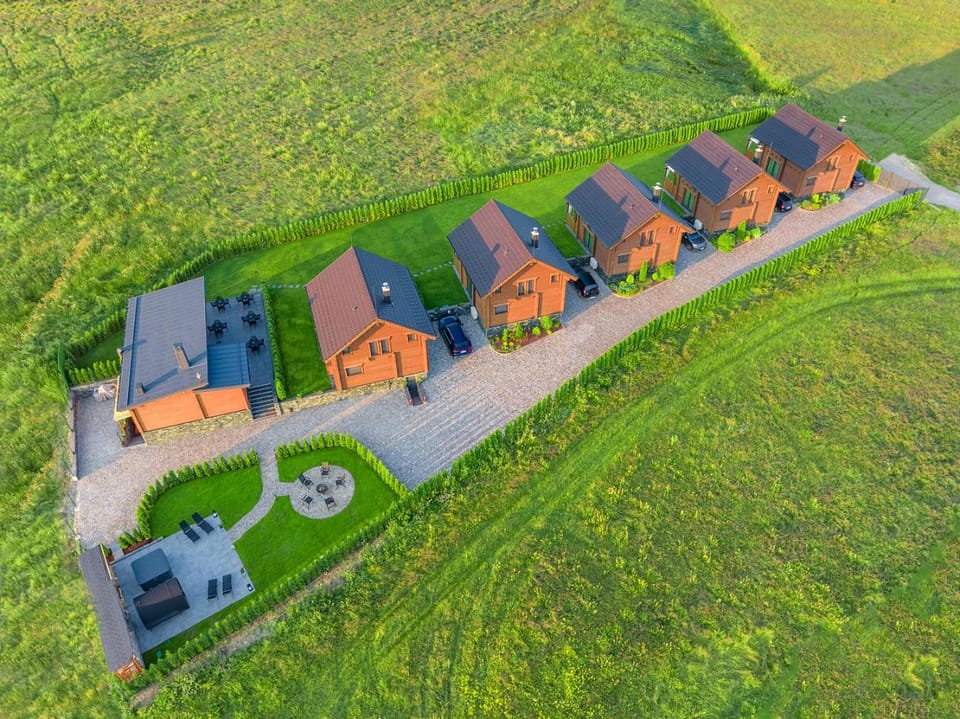 Property building, Restaurant/places to eat, Facade/entrance, Natural landscape, Activities, Bird's eye view, Summer, Hot Tub, Sauna, Hiking, Cycling, Area and facilities, Parking, fireplace