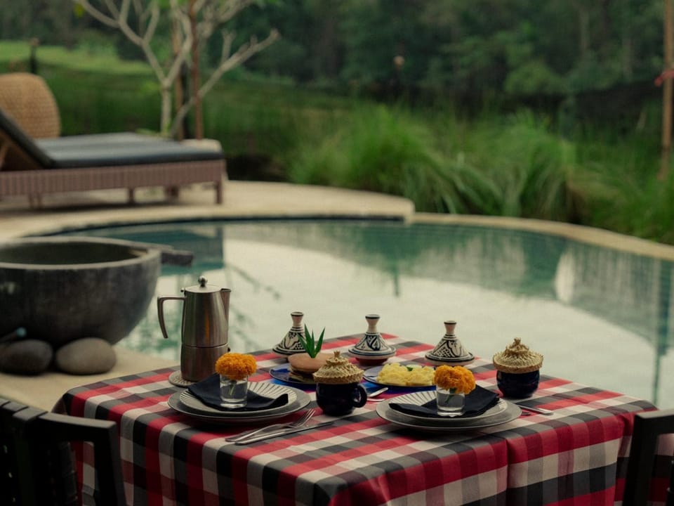 Food and drinks, Dining area, Swimming pool, Breakfast