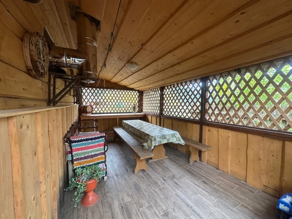 Seating area, Dining area