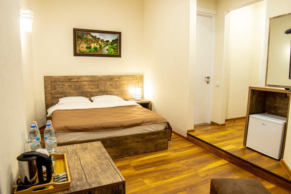 Shower, Toilet, TV and multimedia, Coffee/tea facilities, Photo of the whole room