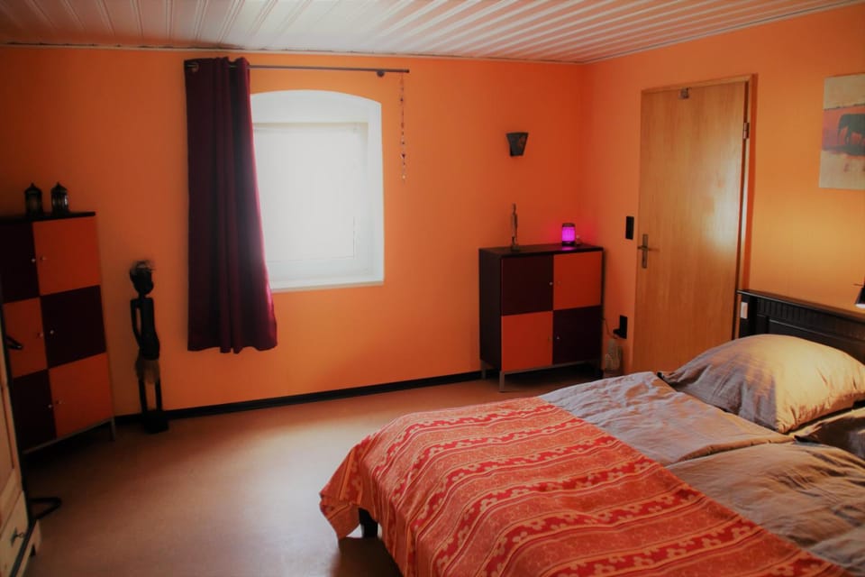 Bed, Photo of the whole room, Decorative detail