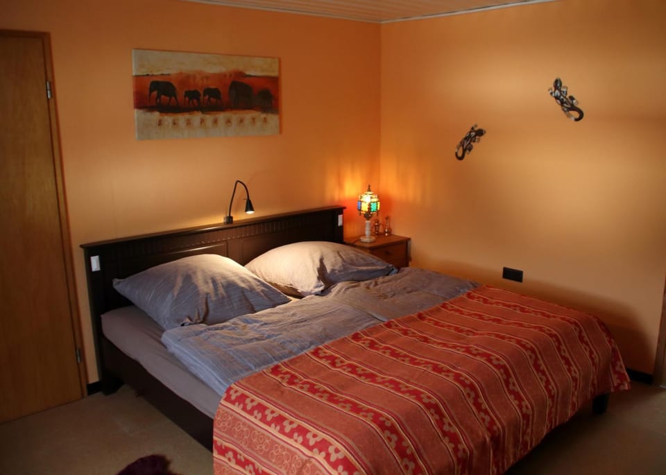 Bed, Photo of the whole room, Decorative detail